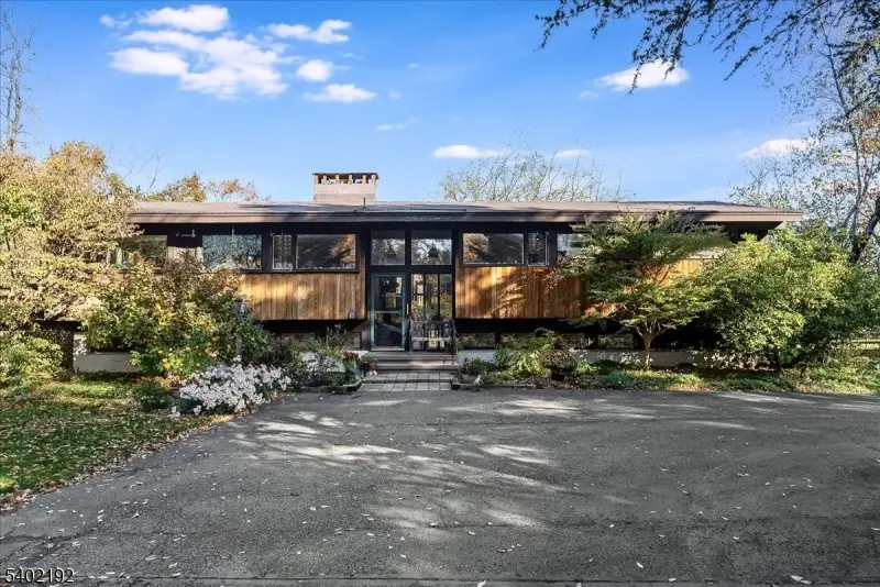 49 Farmersville Rd, Tewksbury Twp., NJ 07830