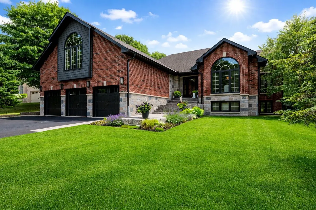 32 Forest Hill DR, Springwater, ON L0L 1X0