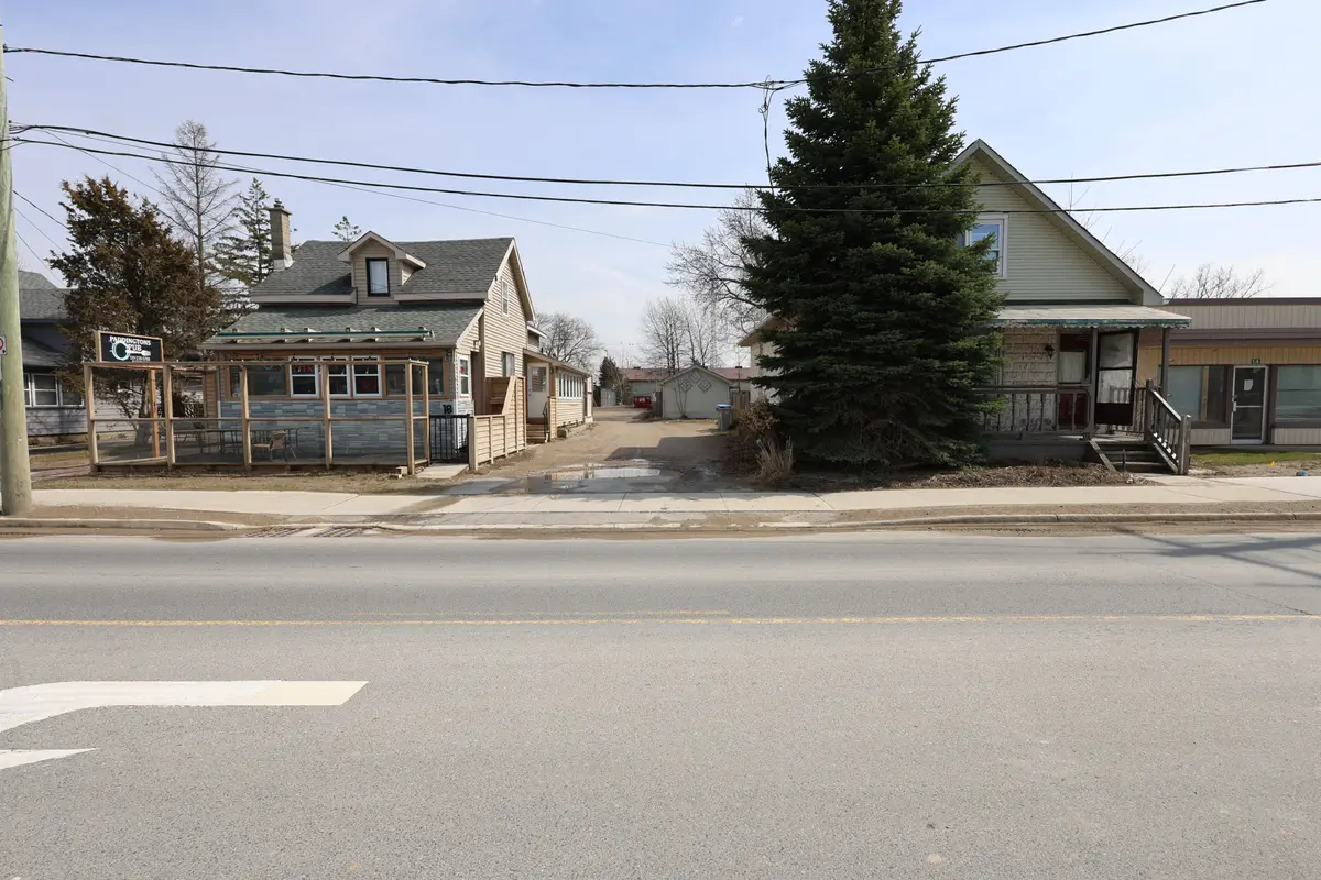 16-18 Ontario ST N, Lambton Shores, ON N0M 1T0