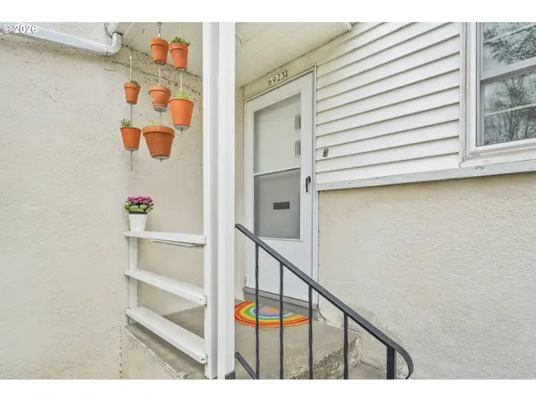 6923 NE BROADWAY, Portland, OR 97213