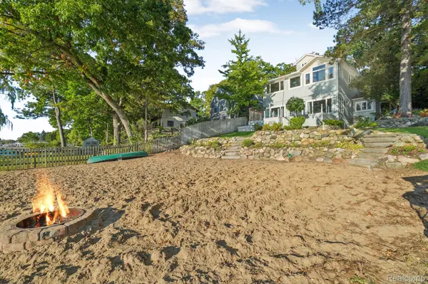 4123 Windiate Park DR, Waterford Charter Township, MI 48329