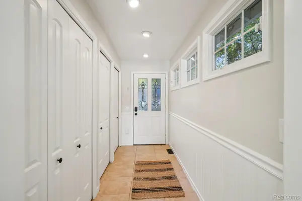 4123 Windiate Park DR, Waterford Charter Township, MI 48329