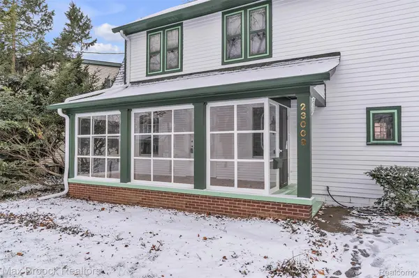 23009 Maple AVE, Farmington, MI 48336