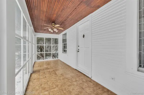 23009 Maple AVE, Farmington, MI 48336