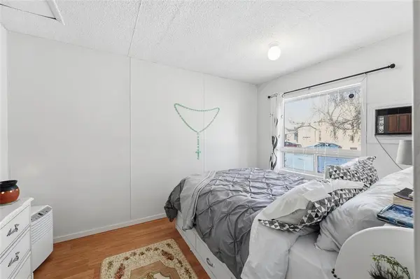 758 McCalman AVE, Winnipeg, MB R2L 1G7