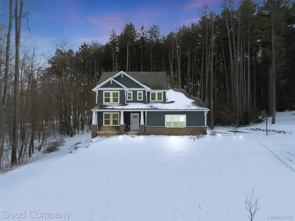 8687 Sunrise Mist DR, Hamburg Township, MI 48169