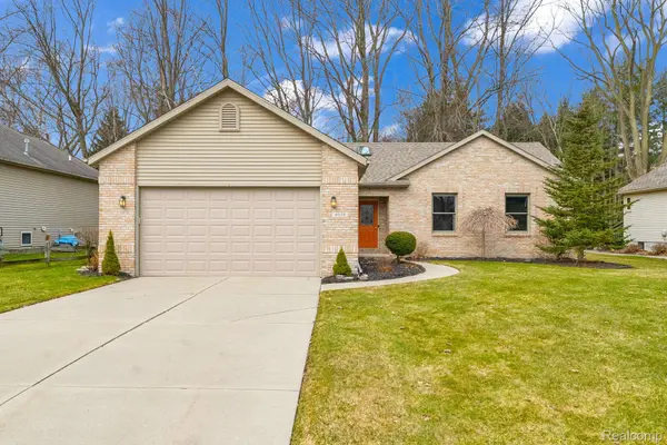 4039 Stoney Creek DR, Fort Gratiot Charter Township, MI 48059