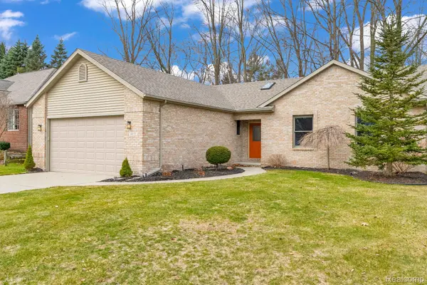 4039 Stoney Creek DR, Fort Gratiot Charter Township, MI 48059