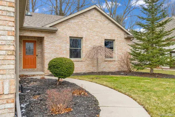 4039 Stoney Creek DR, Fort Gratiot Charter Township, MI 48059