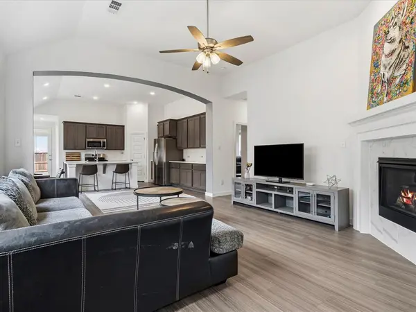 1829 Coronet Avenue, Aubrey, TX 76227