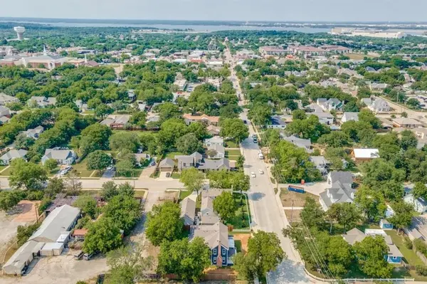 608 S Dooley Street, Grapevine, TX 76051