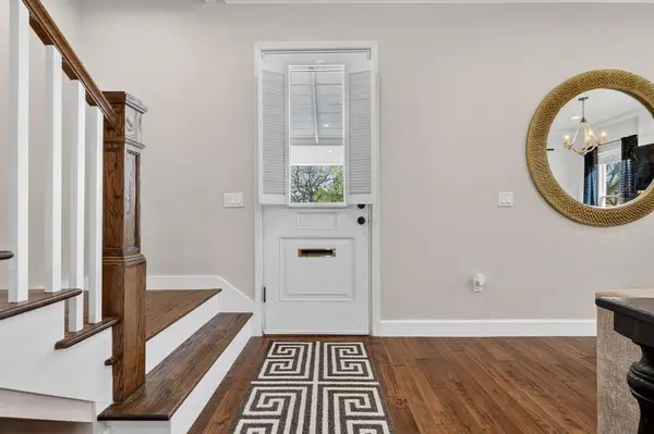 608 S Dooley Street, Grapevine, TX 76051