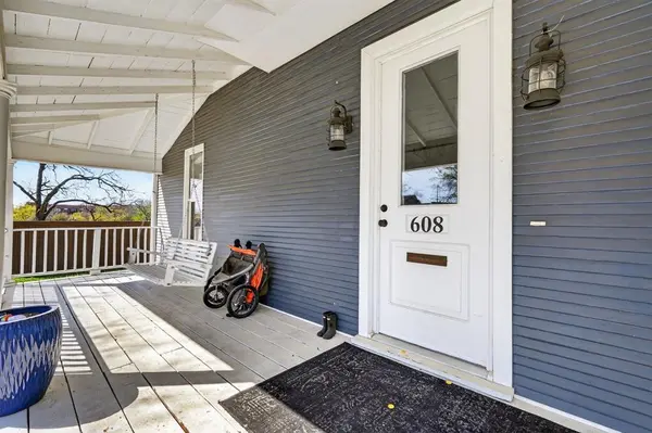 608 S Dooley Street, Grapevine, TX 76051