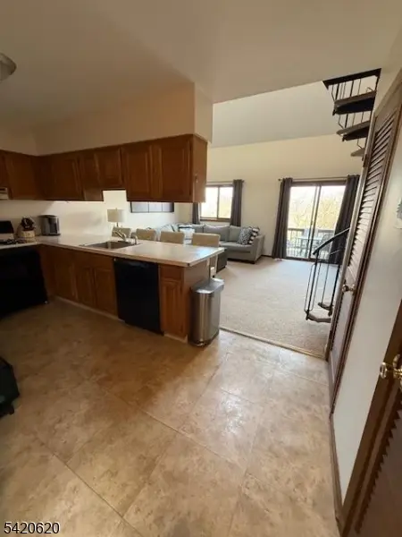 2 Stowe Ct #8, Vernon Twp., NJ 07462