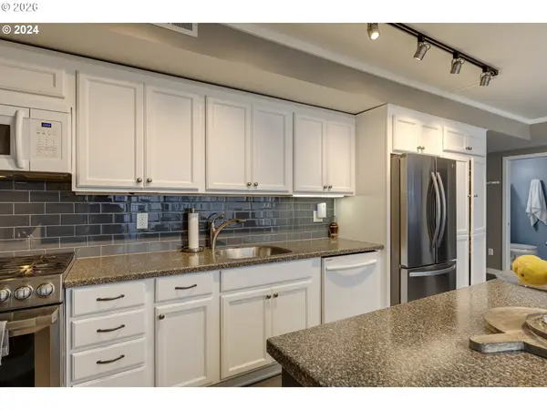 533 NE HOLLADAY ST #409, Portland, OR 97232