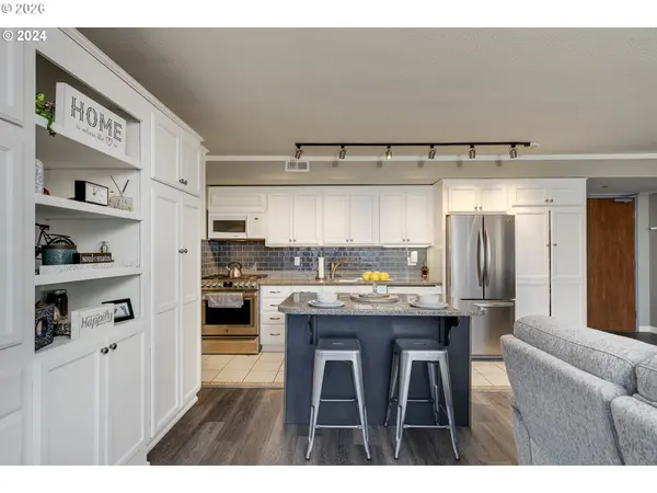 533 NE HOLLADAY ST #409, Portland, OR 97232