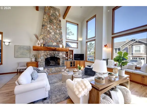 163 W 1ST AVE, Cannon Beach, OR 97110