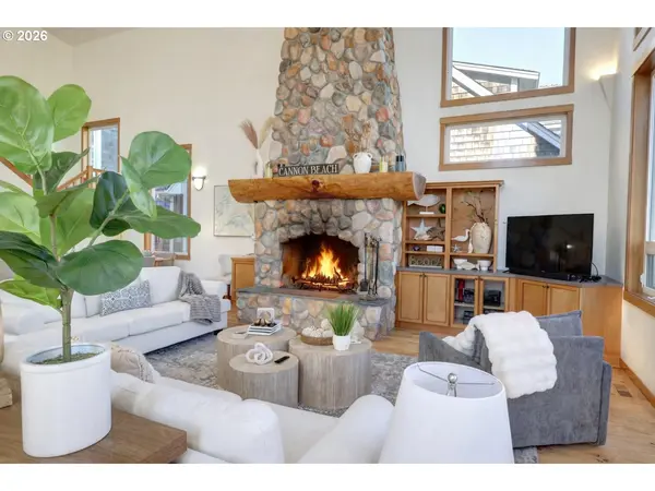 163 W 1ST AVE, Cannon Beach, OR 97110