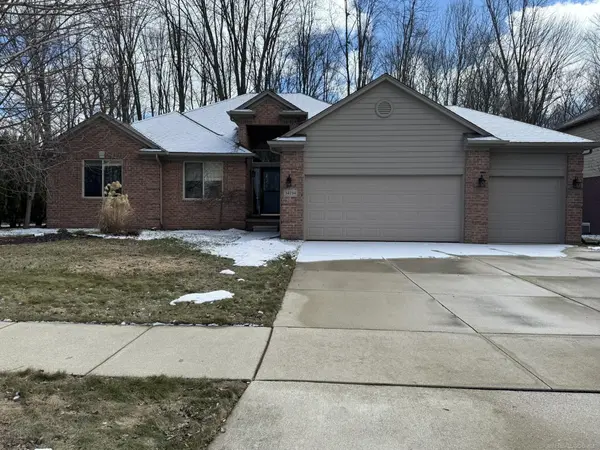 34194 Lakewood DR, Chesterfield Twp, MI 48047