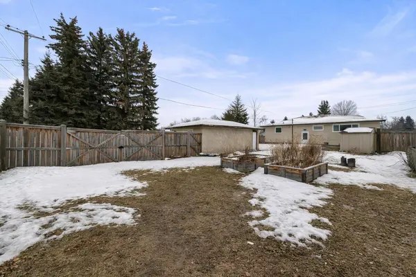 5228 53 AVE, Viking, AB T0B4N0