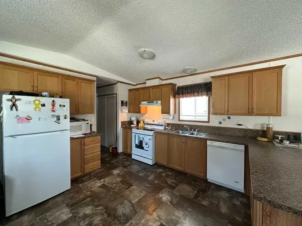 6205 54 ST #53, Ponoka, AB T4J 1M5