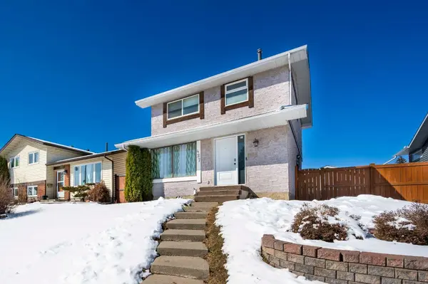427 Rundlelawn WAY NE, Calgary, AB T1Y 3J4