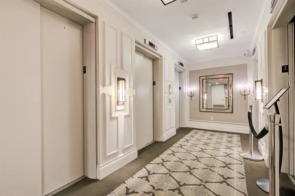 22 Leader LN #332, Toronto C08, ON M5E 0B2