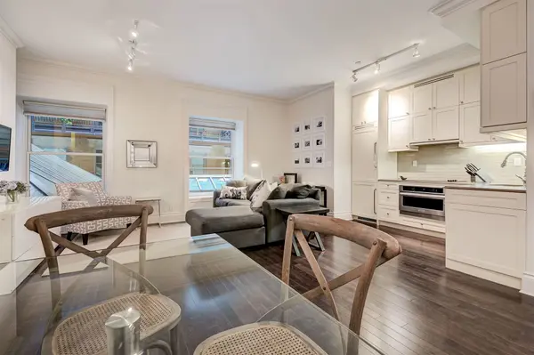 22 Leader LN #332, Toronto C08, ON M5E 0B2