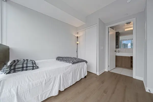 319 Jarvis ST #2101, Toronto C08, ON M5B 0C8