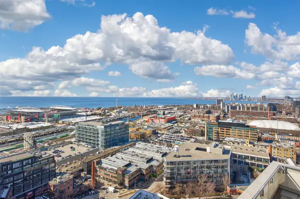 125 Western Battery RD #3009, Toronto C01, ON M6K 3R8