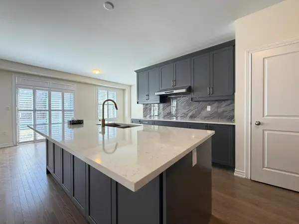 1809 Floribunda GDNS, Pickering, ON L1T 4W1