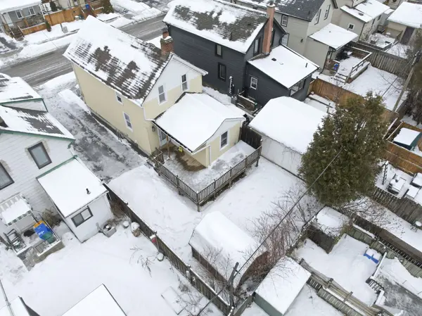 115 Banting AVE, Oshawa, ON L1H 2M5