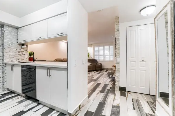 9017 Leslie ST #222, Richmond Hill, ON L4B 4R8