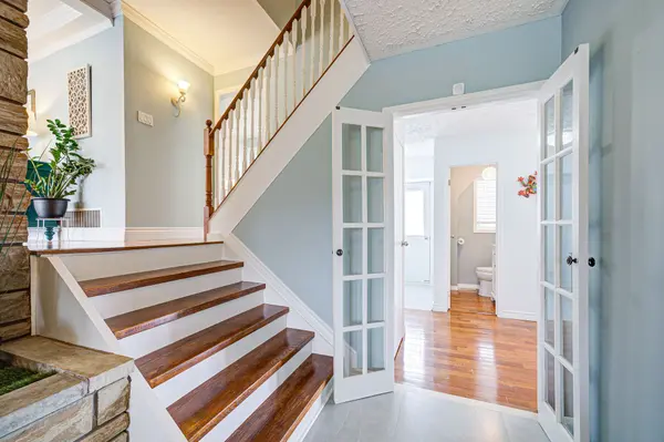 53 West Park HTS, Georgina, ON L4P 3T9