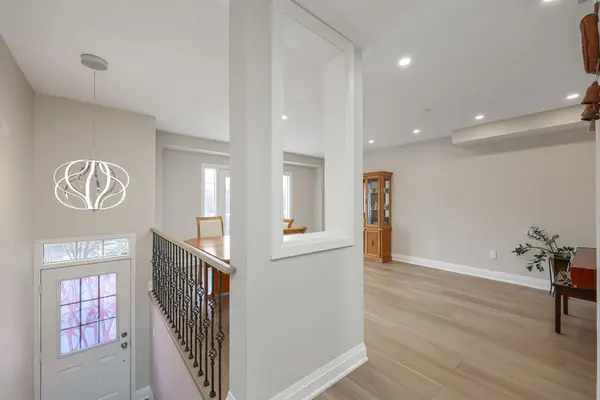 11 Jarrett CT, Vaughan, ON L6A 3W4