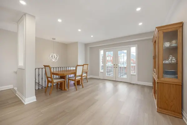 11 Jarrett CT, Vaughan, ON L6A 3W4