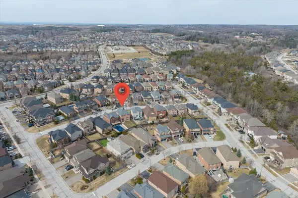 27 Donzi LN, Vaughan, ON L6A 0J3