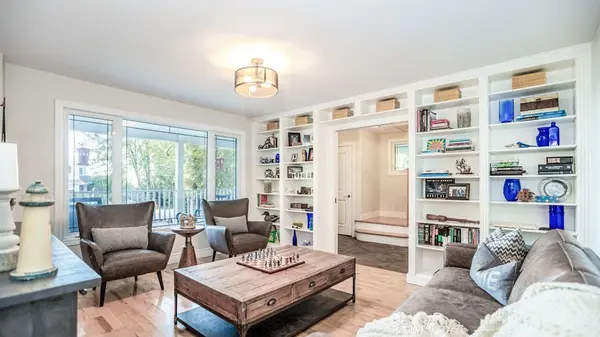 112 Lakeshore RD W, Oro-medonte, ON L0L 2E0