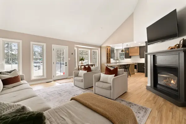 32 Forest Hill DR, Springwater, ON L0L 1X0