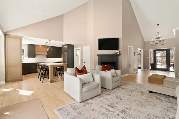 32 Forest Hill DR, Springwater, ON L0L 1X0