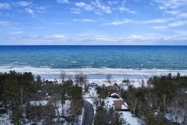 1667 Tiny Beaches RD S, Tiny, ON L0L 1P0