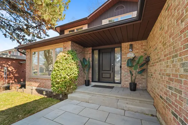 1653 Sherwood Forrest CIR, Mississauga, ON L5K 2G8