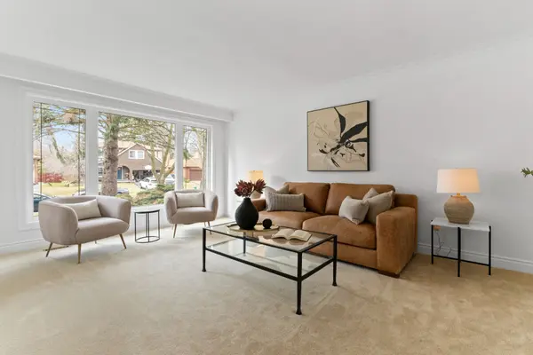 1653 Sherwood Forrest CIR, Mississauga, ON L5K 2G8