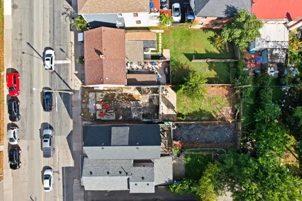 186 John ST N, Hamilton, ON L8L 4P2