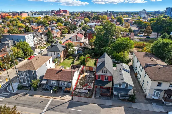 186 John ST N, Hamilton, ON L8L 4P2