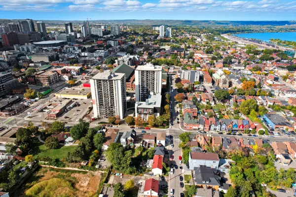 186 John ST N, Hamilton, ON L8L 4P2