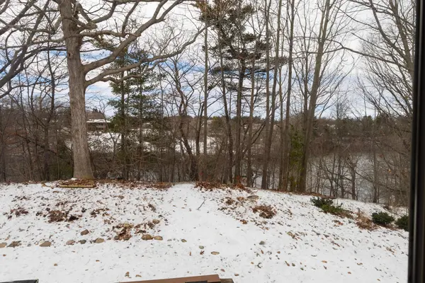 122 Parkview DR, Thames Centre, ON N0L 1G2