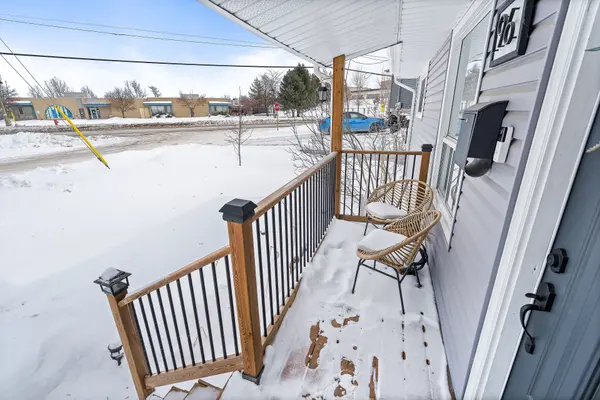 196 Durham AVE, Cambridge, ON N3H 4H9