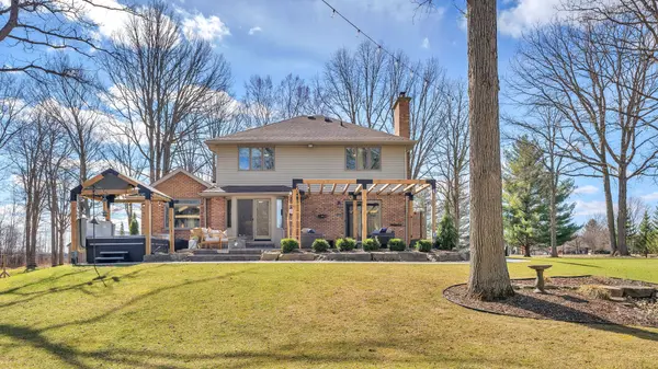 7056 Cook RD, Middlesex Centre, ON N6P 1P3