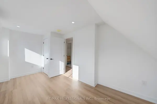 27 Oakdale AVE, St. Catharines, ON L2P 2B8